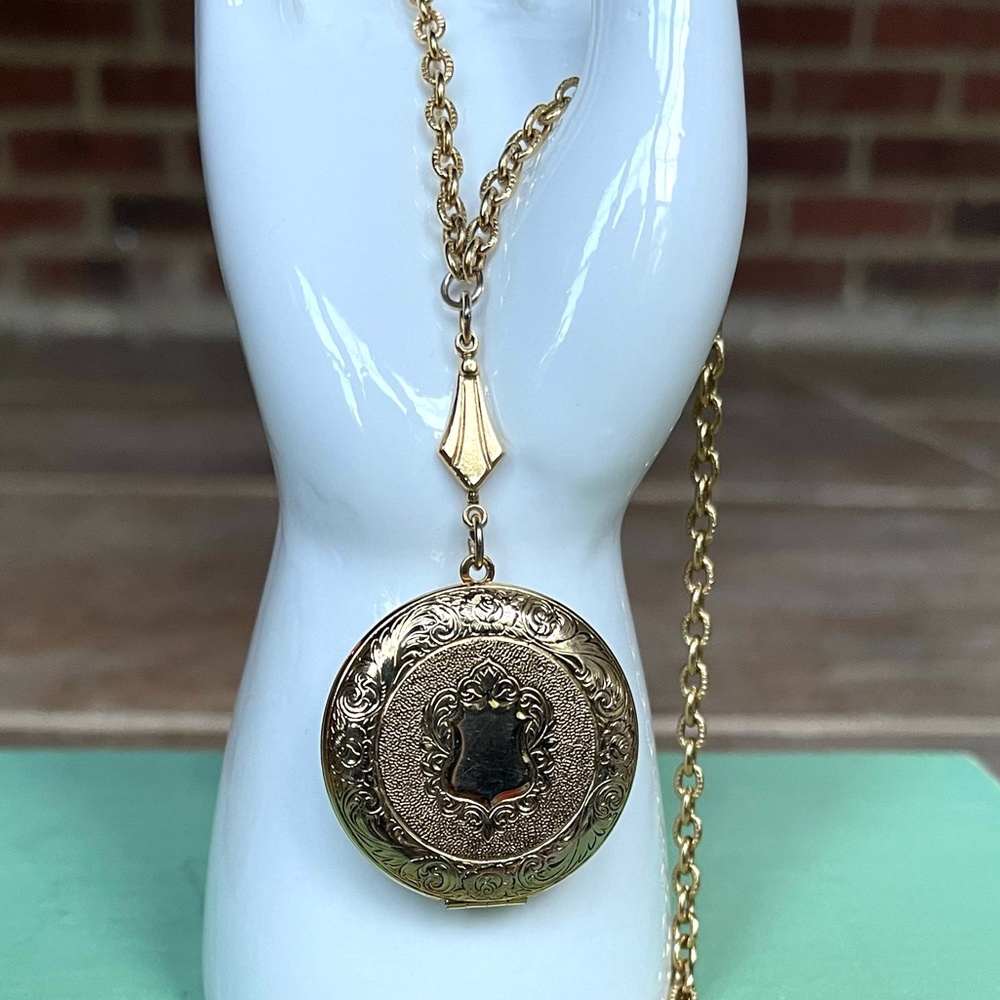 1928 Vintage Gold Large Round Locket Chain Link Long Necklace